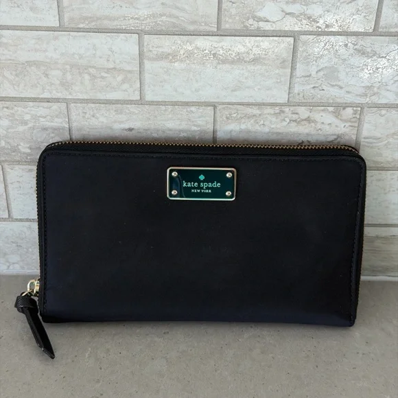 kate spade Black Zip Wallet with Gold Plaque - Picture 1 of 8